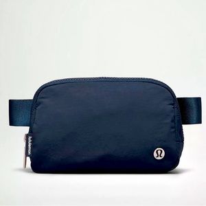 Navy Lulu lemon everywhere belt bag NWT